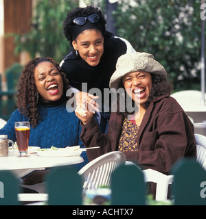 Ritratto di tre americano africano donne giovani Foto Stock