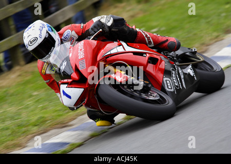 Il corridore di strada Guy Martin conduce il racing a Scarborough da 20 secondi Foto Stock