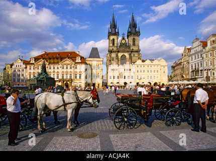 Carrelli nella Piazza della Città Vecchia di Praga Repubblica Ceca Foto Stock