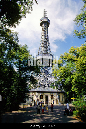 Prague Petrin Lookout Tower a Praga Repubblica Ceca Foto Stock