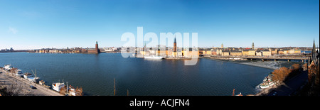 Un ampio panorama sulla Riddarfjarden acqua da sinistra a destra: il tasto Soder, Kungsholmen, Il Stadshuset Town Hall, Riddarholmen Foto Stock