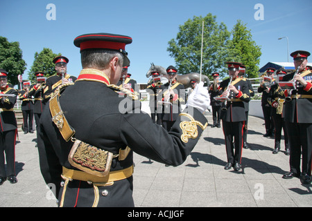 Brass Band divertente folla prima di epsom derby Foto Stock
