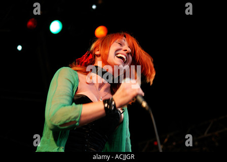 Pic martin phelps 09 07 06 lacock Jools Holland a Lacock Abbey sam brown Foto Stock