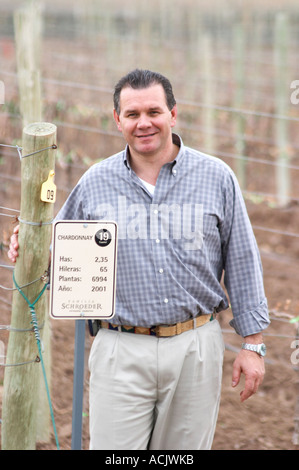 In vigna un cartello che diceva lo Chardonnay, Roberto Schroeder, il proprietario e direttore. Bodega Familia Schroeder Cantina, chiamato anche Sauro, Neuquen, Patagonia, Argentina, Sud America Foto Stock