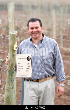 In vigna un cartello che diceva lo Chardonnay, Roberto Schroeder, il proprietario e direttore. Bodega Familia Schroeder Cantina, chiamato anche Sauro, Neuquen, Patagonia, Argentina, Sud America Foto Stock