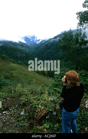 I turisti al Jade Dragon Neve Montagne in Cina Lijang Foto Stock