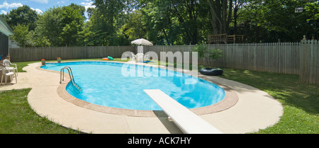 Svuotare la piscina nella zona suburbana di Philadelphia, PA, Stati Uniti d'America Foto Stock