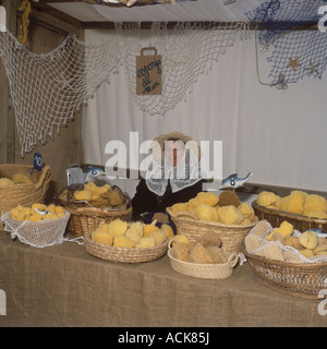 Mostra di spugne naturali a Mallorcan Fiera Artigianale Misericordia centro culturale di Palma di Maiorca Isole Baleari Spagna XXV Foto Stock