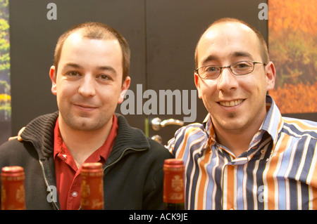 Laurent Reverdy (sinistra) e Jean-Marc Berges (Bergès) (destra), di Chateau La Voulte Gasparets, Boutenac, Corbieres (Corbières), Languedoc, Francia Foto Stock