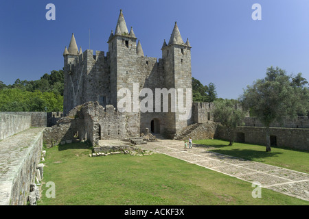 Il Portogallo, la Costa Verde, Santa Maria da Feira, castello medievale vicino a Oporto Foto Stock