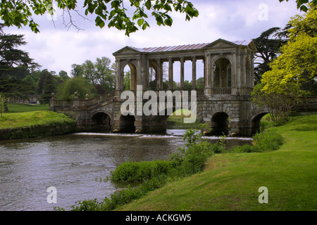 Ponte palladiane in motivi di Wilton House Salisbury Wiltshire dai produttori di tappeti England Regno Unito Foto Stock