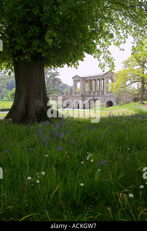 Ponte palladiane in motivi di Wilton House Salisbury Wiltshire dai produttori di tappeti, Edificio storico Foto Stock