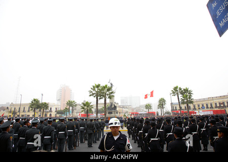 Parata militare, Plaza Bolognesi, Lima, Peru Foto Stock