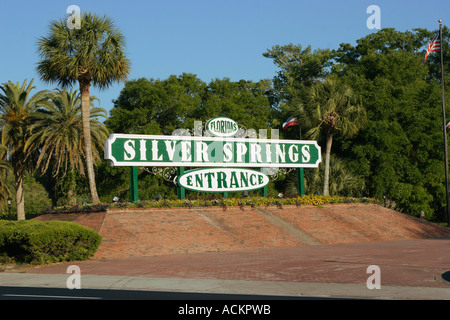 Cartello all'ingresso del parco a tema Silver Springs a Ocala, Florida, Stati Uniti Foto Stock