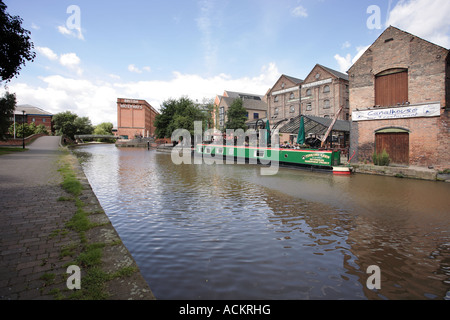 Canal & Waterfront con convertito in edifici industriali in ristoranti, Nottingham, Inghilterra Foto Stock