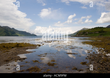 Vista sul Loch Hourn, da Corran, a nord-ovest della Scozia Foto Stock