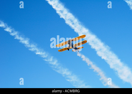 Stearman biplani volare in formazione presso l'Arizona aeromobili antichi Cactus Associazione volare in Foto Stock