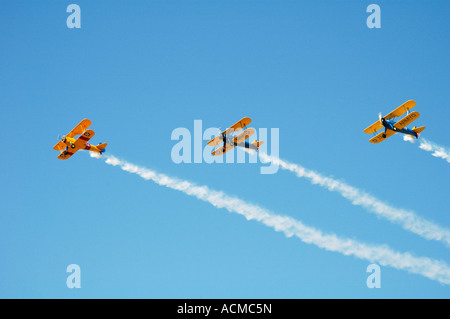 Stearman biplani volare in formazione presso l'Arizona aeromobili antichi Cactus Associazione volare in Foto Stock