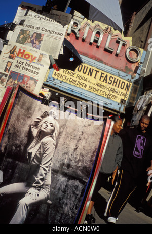 Britney Spears poster su Broadway vicino Rialto Theatre di Los Angeles in California negli Stati Uniti d'America Foto Stock