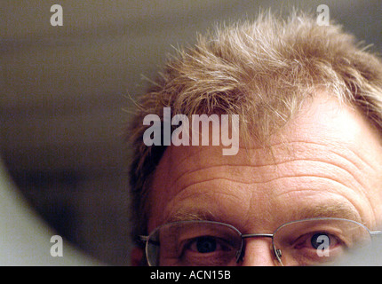 Inquietante ritratto di uomo di mezza età Foto Stock