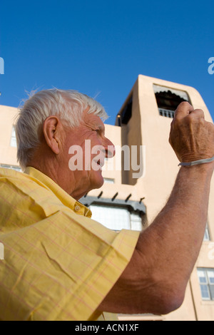 Senior uomo in vacanza in Santa Fe New Mexico Foto Stock