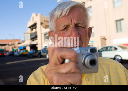 Senior uomo in vacanza in Santa Fe New Mexico Foto Stock