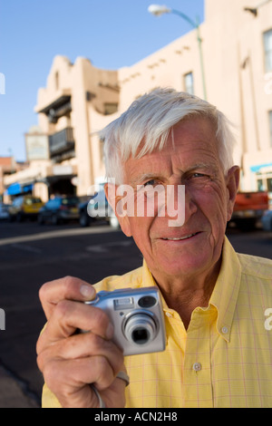 Senior uomo in vacanza in Santa Fe New Mexico Foto Stock