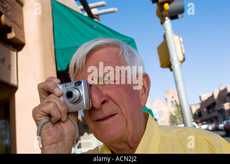 Senior uomo in vacanza in Santa Fe New Mexico Foto Stock