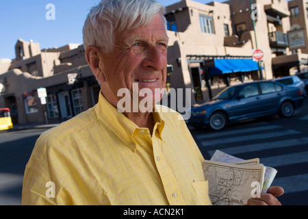 Senior uomo in vacanza in Santa Fe New Mexico Foto Stock