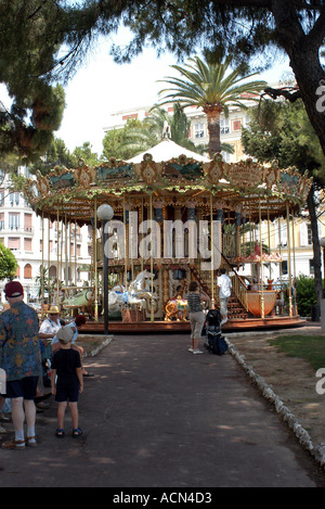 Giostra per bambini a Nizza Cote d Azur, sud della Francia. Foto Stock