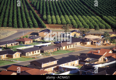 Lo sviluppo rurale al margine della città, foto di Bruce Miller Foto Stock