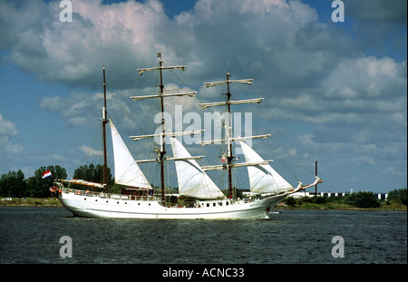 Olandese nave a vela Artemis lasciando Aalborg Danimarca su 2 8 04 Foto Stock