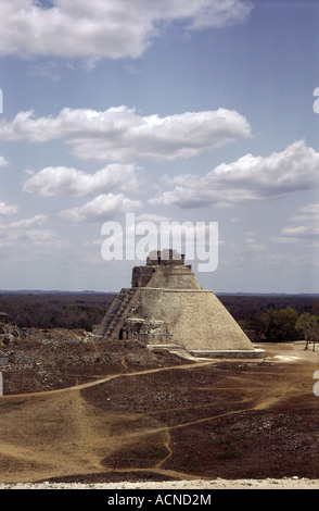 Geografia / viaggio, Messico, Uxmal, costruito circa 600 DC, città maya, stile puuc, Piramide del Adivino (piramide del mago), vista esterna, Foto Stock