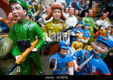 Souvenir Partito Comunista figure di ceramica Cat Street antico mercato di Hong Kong Foto Stock
