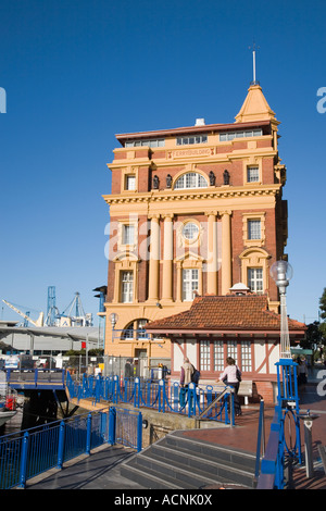 Neoclassico Edificio Traghetto ufficio per porta sul lungomare dalla regina s Wharf in porto Waitemata di Auckland City Foto Stock