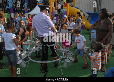 Bambini che si divertono a Montreal International Jazz Festival Foto Stock