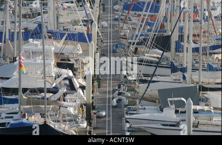 Marina affollata Foto Stock