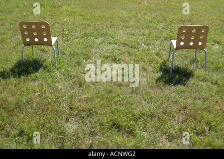 Sedie sul prato - Stühle im Grünen Foto Stock