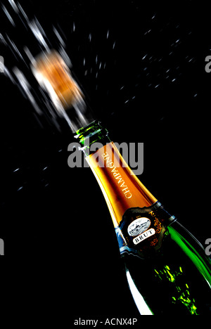 Tappo dello champagne spuntano in festa Foto Stock