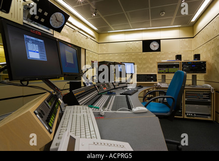 Studio di registrazione console alla BBC Broadcasting House - Portland Place Foto Stock