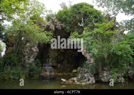 Avignon Francia Rocher des Doms la grotta e la falesia Foto Stock