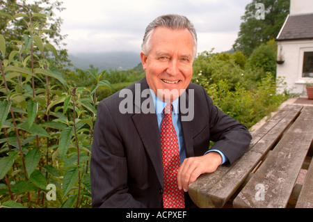 Il segretario di Stato per l'IRLANDA DEL NORD Peter HAIN MP nella foto a casa nel suo NEATH CIRCOSCRIZIONE 24 giugno 2005 Foto Stock