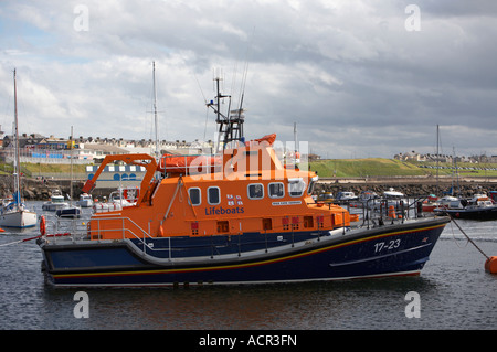 Portrush scialuppa di salvataggio Katie Hannan Severn classe più grande della flotta RNLI ormeggiata in Portrush Harbour Foto Stock