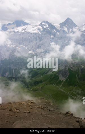 Montagne innevate visto da Schilthorn regione di Jungfrau Oberland Bernese Alpi svizzere Svizzera Europa Foto Stock