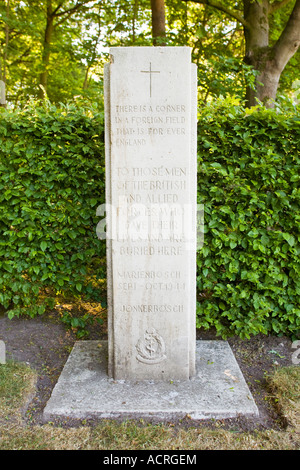 Rupert Brooke campo straniera poesia citazione su una placca alla WW2 nel cimitero Joncurbos Nijmegen Paesi Bassi Europa Foto Stock