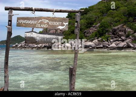 Ko Nang Yuan dive resort island jetty cartello in legno della Thailandia Foto Stock