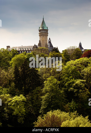 Lussemburgo - edificio BCEE dall'altra parte della valle Petrusse Foto Stock