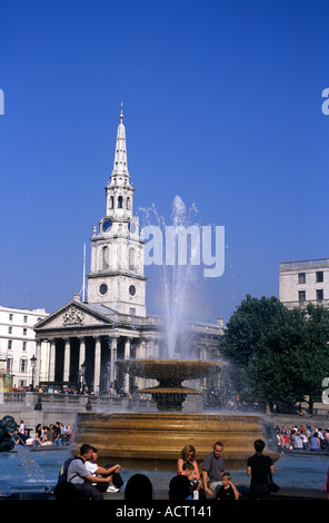 St Martins Chiesa che si affaccia su Trafalgar Square Foto Stock