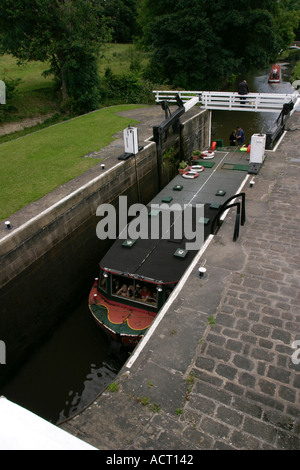 Si blocca sul canale Leeds-Liverpool vicino a Bingley West Yorkshire Foto Stock