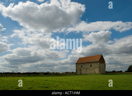 San Pietro sulla parete cappella BRADWELL SUL MARE ESSEX Coast Inghilterra fondata nel 653 da San CEDD Foto Stock